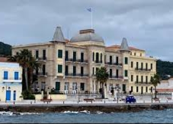 Σπέτσες  (Περιλαμβάνει τα εισιτήρια του καραβιού)